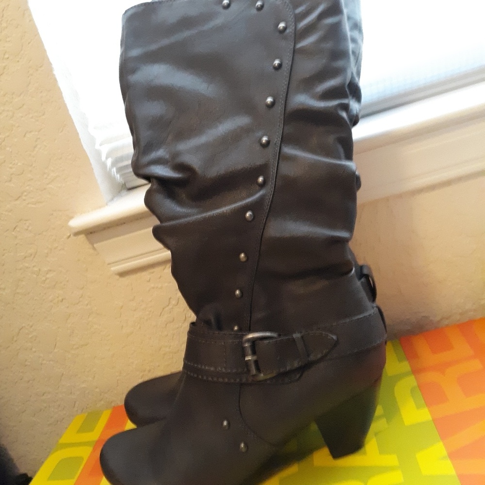 Bare Traps boots